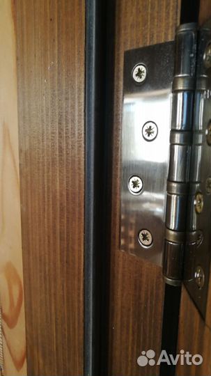Дверь входная деревянная с коробкой