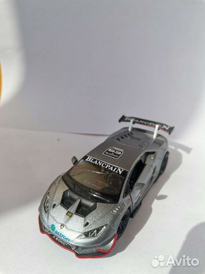 Игрушечные модели автомобилей