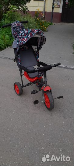 Трехколесный велосипед с ручкой