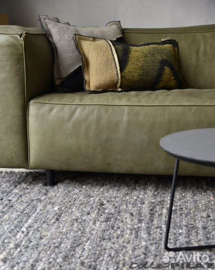 Диван из зеленой натуральной кожи