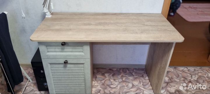 Письменный стол