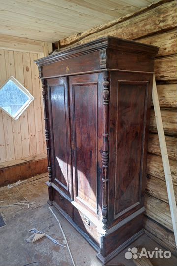Шкаф старинный