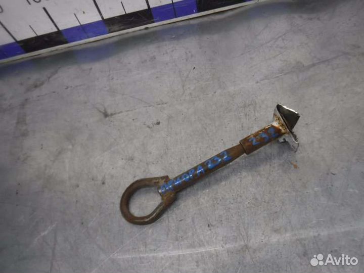 Крюк буксирный Лада Приора 126 2007