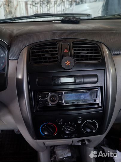 Рамка магнитолы Mazda Premacy 1