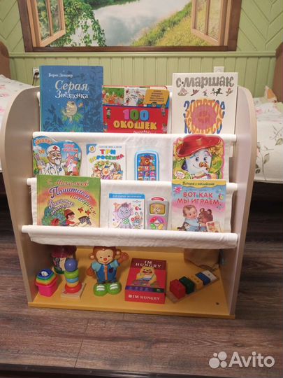 Полка для книг монтессори