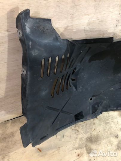 Подкрылок передний правый Mercedes-Benz S-Class