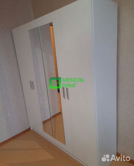 Шкаф с зеркалом