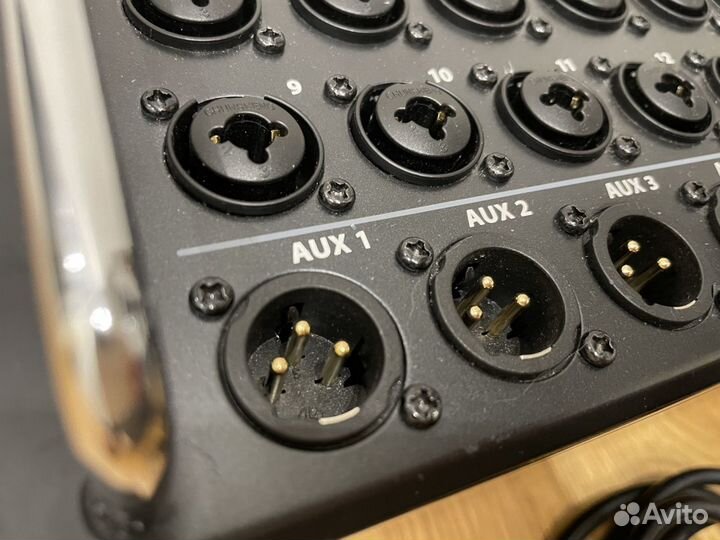 Цифровой микшерный пульт behringer XAir XR18