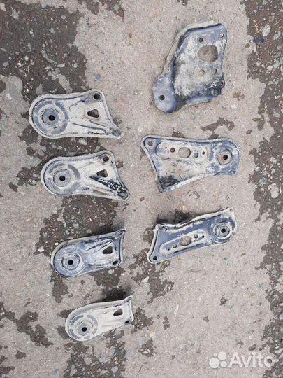 Кронштейн подрамника Toyota Camry V40