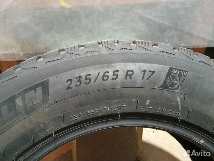 Michelin X-Ice North 4 235/65 R17