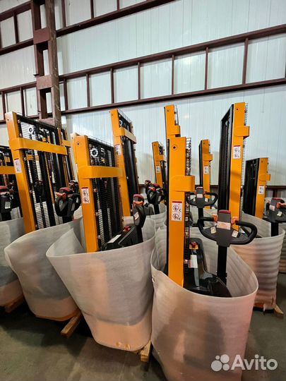 Штабелер самоходный