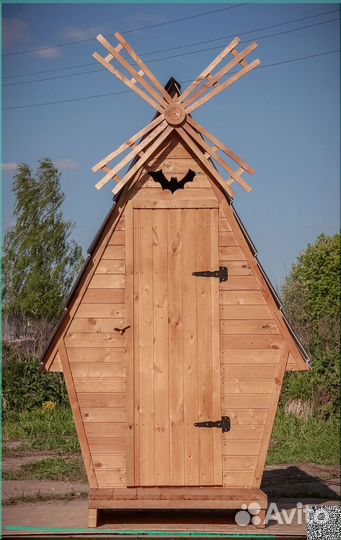 Уличный туалет деревянный