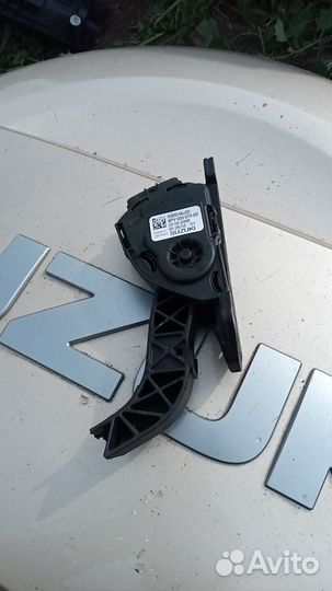Педаль газа Suzuki Grand Vitara 2 с дефектом