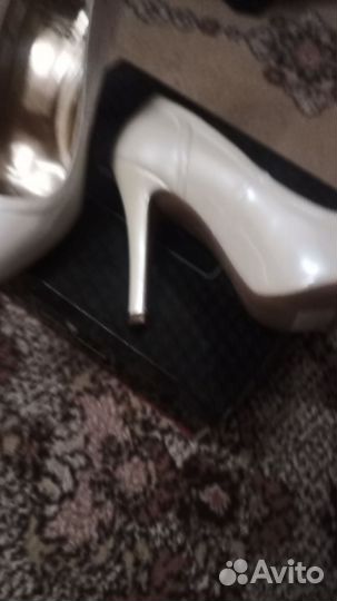 Туфли женские 38 размер новые, цвет беж