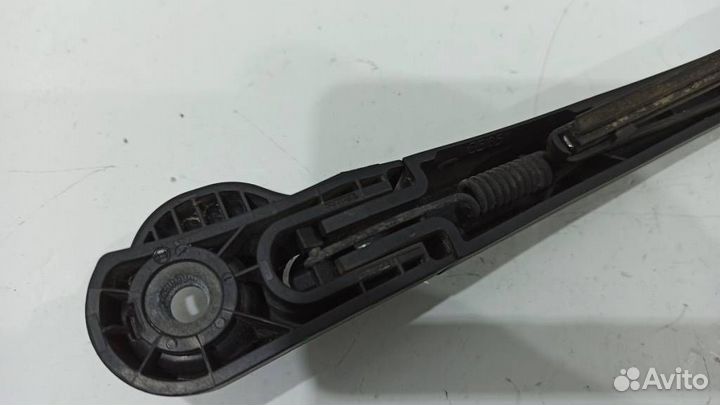 Поводок стеклоочистителя задний