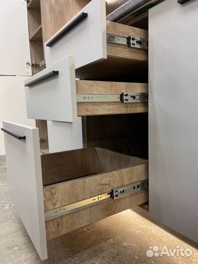 Кухня в потолок в наличии