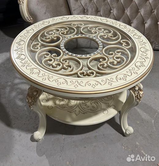 Стол и стулья