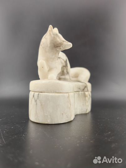 Красивая шкатулка из камня мрамор, лиса, куница СС