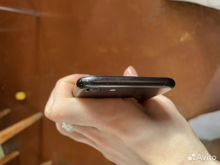 iPhone SE (2020), 64 ГБ