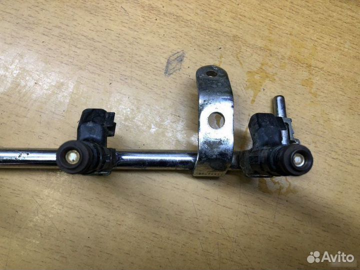 Рампа топливная с форсунками Chrysler Neon 2