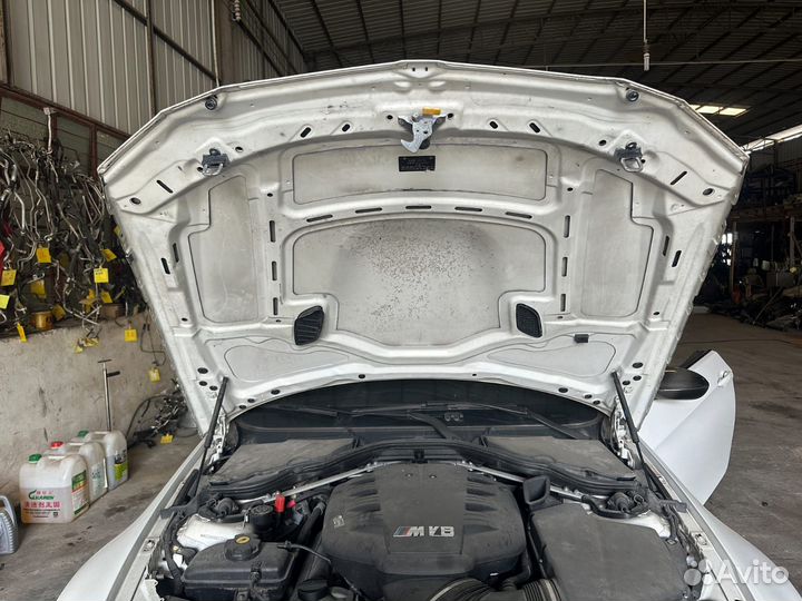 Разбирается BMW 3' E93 LCI M3 S65 01.12.2011