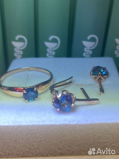 Золотые серьги и кольцо с топазом Лондон