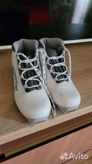 Лыжные ботинки