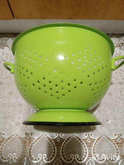 Сахарница и дуршлаг,терка