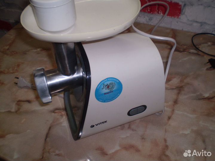 Мясорубка электрическая. новая