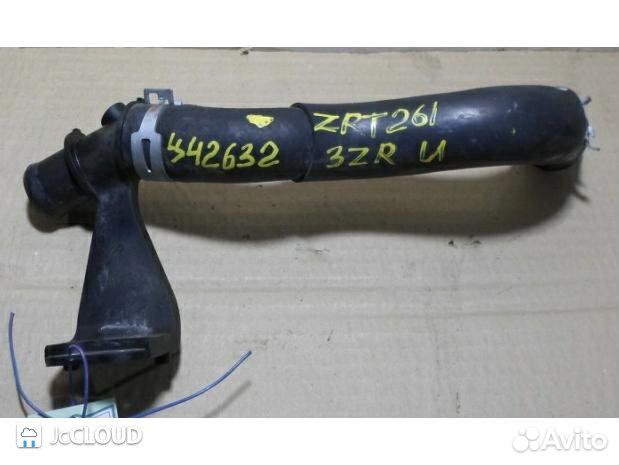 Патрубок радиатора на toyota allion ZRT261 3ZR-FAE