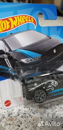 Модель Hot Wheels Jaguar I-Pace eTrophy