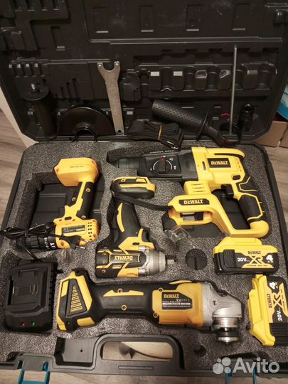 Набор аккумуляторного инструмента Dewalt 4в1