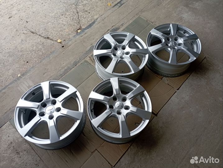 Комплект литых дисков R16