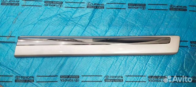 Молдинг Ленд Крузер 200 передний правый серебро