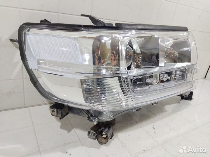 Фара LED передняя правая Toyota Land Cruiser 200