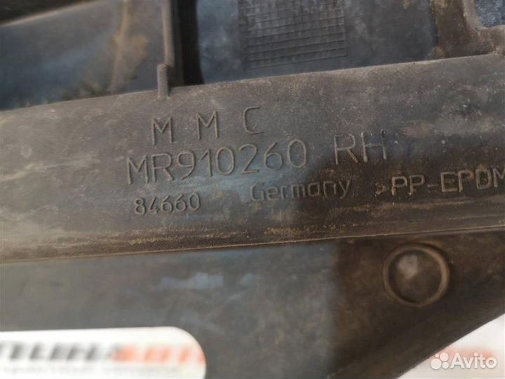 Кронштейн заднего бампера правый Mitsubishi