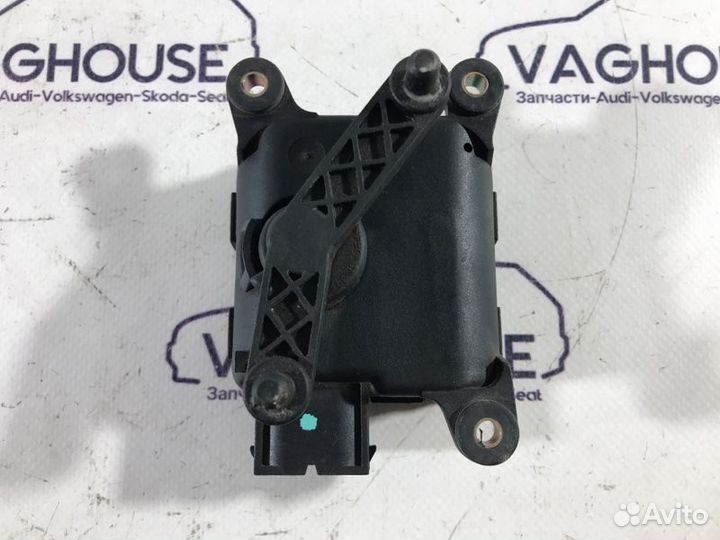 Моторчик заслонки печки Volkswagen Passat B5 3B2