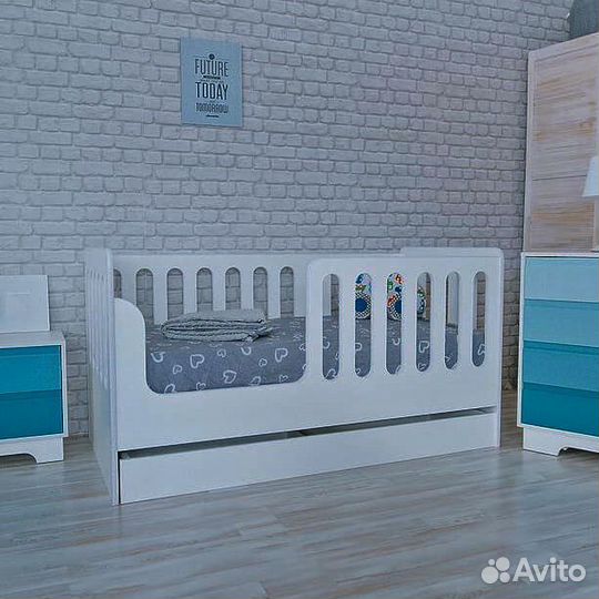 Детская кровать белая