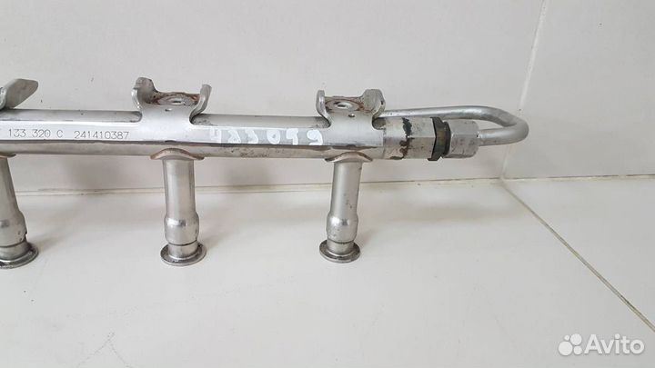 Рейка топливная рампа Skoda Yeti 2009