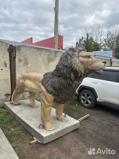 Скульптура лев