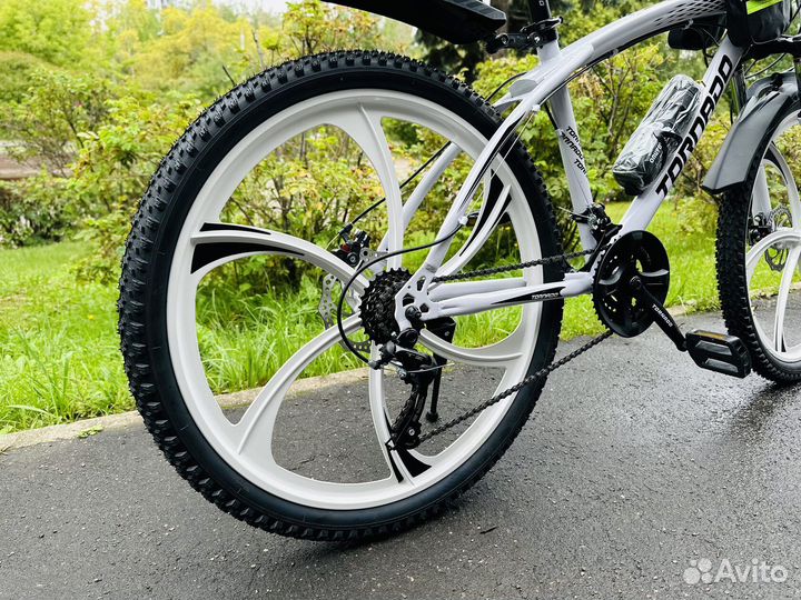 Велосипед горный новый 26R рама 17 (белый)