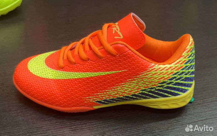 Бутсы футбольные(32-35) сороконожки новые