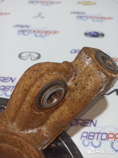 Кулак поворотный задний левый Nissan Terrano D10