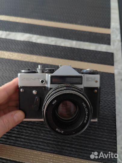 Плёночный фотоаппарат Zenit EM + Helios-44M