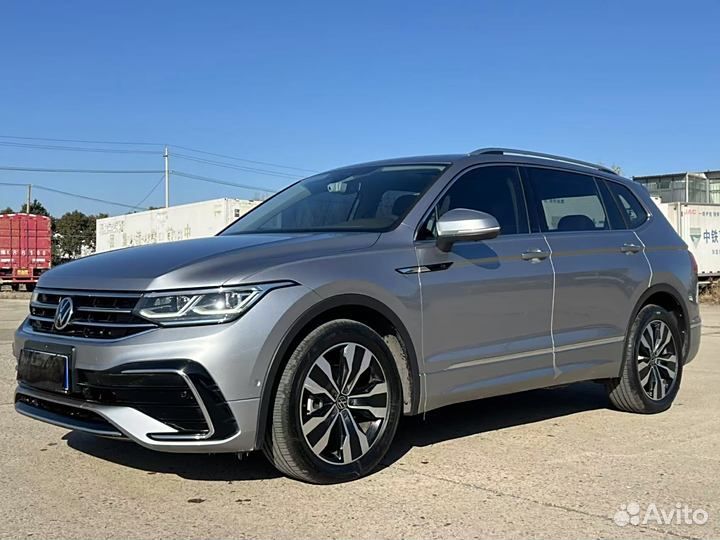 Volkswagen Tiguan L 2.0 AMT, 2021, 35 000 км