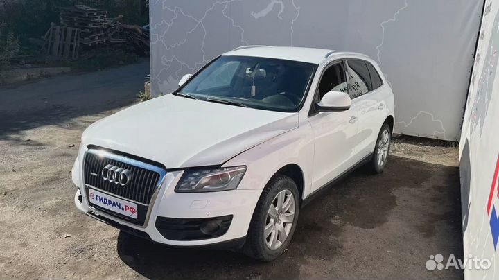 Кронштейн усилителя переднего бампера левый Audi Q5 (8R) 8R0807133