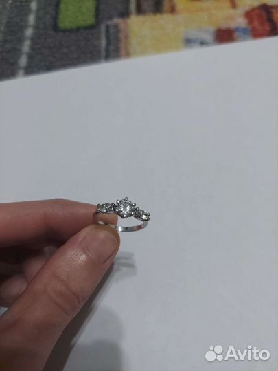 Серебряное кольцо с фианитами