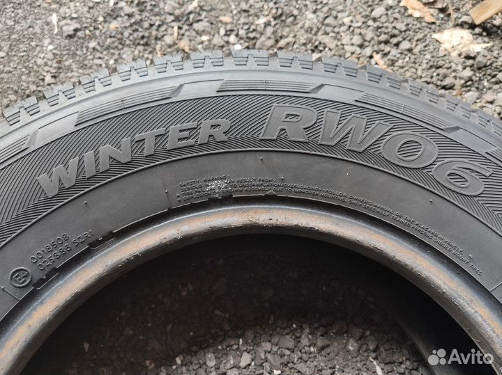 Hankook Winter RW06 215/70 R15 109R