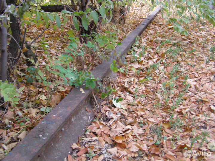 Рельсы ж/д, труба под столбы