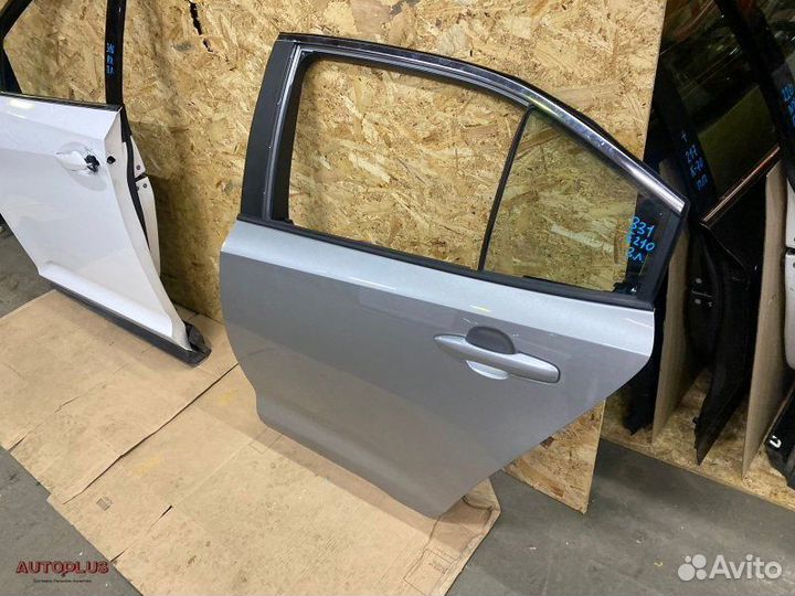 Тойота Королла Е210 левая дверь